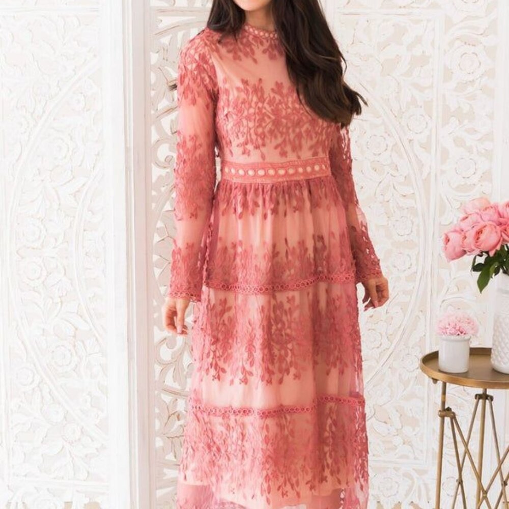 Neesee's The Valeriya × 1 Peony Pink Lace Overlay / M